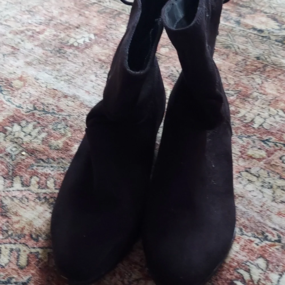 Indigo Rd. Black Suede Booties